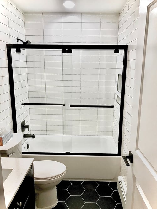  black and white modern bathroom 